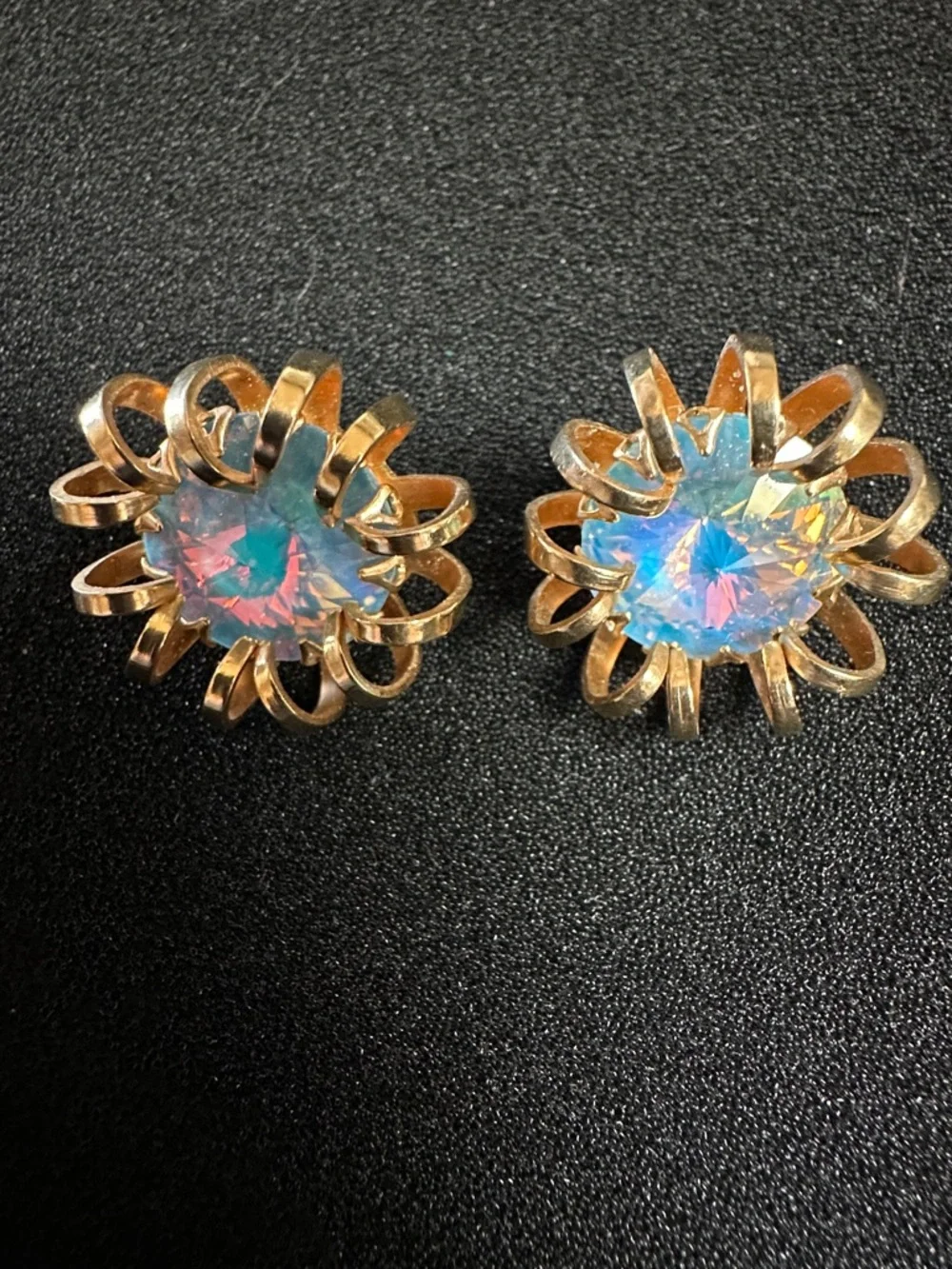 1969 Sarah Coventry Mystic Blue Brooch and Clip-On Earrings - Picture 3 of 13